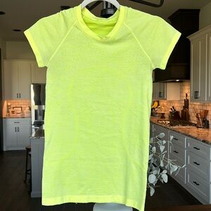 lululemon swiftly tech short sleeve 2.0 size 4 highlight yellow speckles